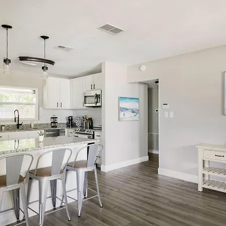 3 Bedroom S Tampa House W Enclosed Patio